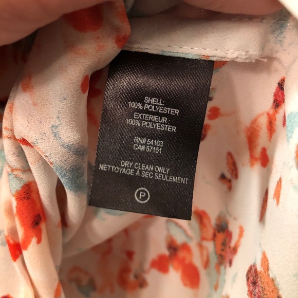 ✨2/$40✨ IVANKA TRUMP FLORAL BLOUSE V NECK - Picture 6 of 6